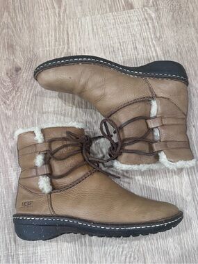 UGG Caspia 1932 Tan Leather Shearling Lace Up Boots 8